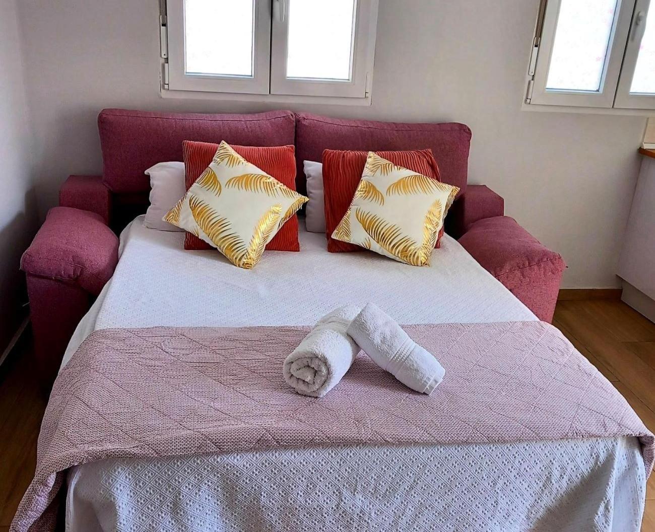 Apartamentos De La Haya & Suite Con Jacuzzi, Junto Al Teatro Romano Merida Exterior photo